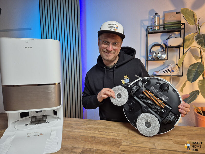 Die Wischtechnologie des Dreame L50 Pro Ultra ist von unten zu sehen.